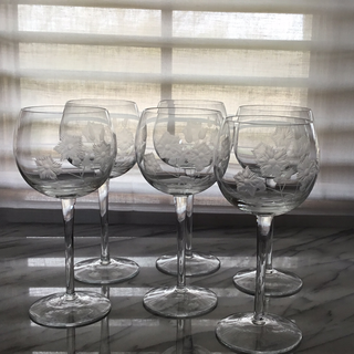Vintage Etched Wide-mouth Wine Glass